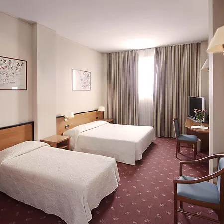 מלון Executive Meeting & Events 4*